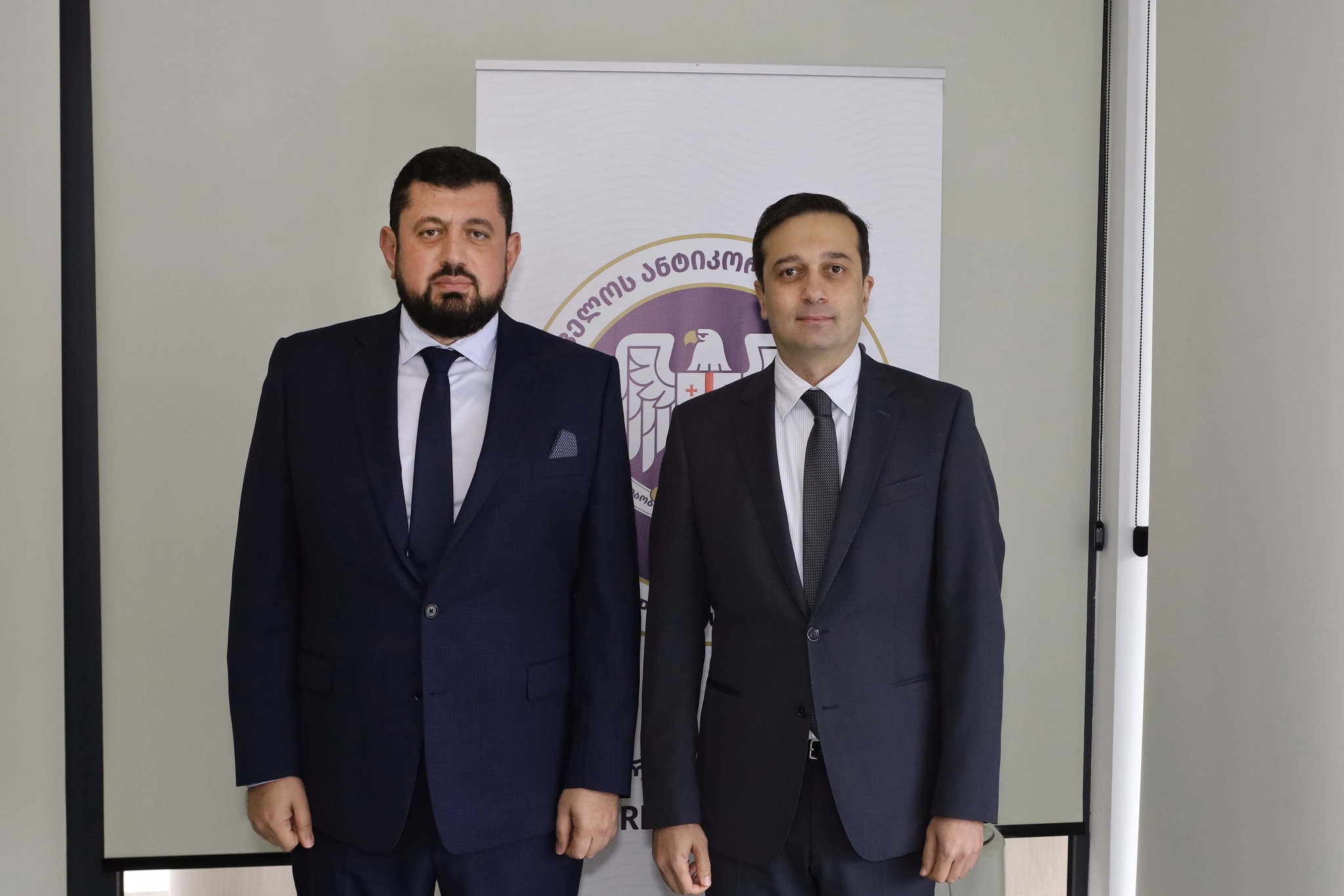 საქართველოს ანტიკორუფციული ბიუროს უფროსი, რაჟდენ კუპრაშვილი, სახალხო დამცველს, ლევან იოსელიანს შეხვდა