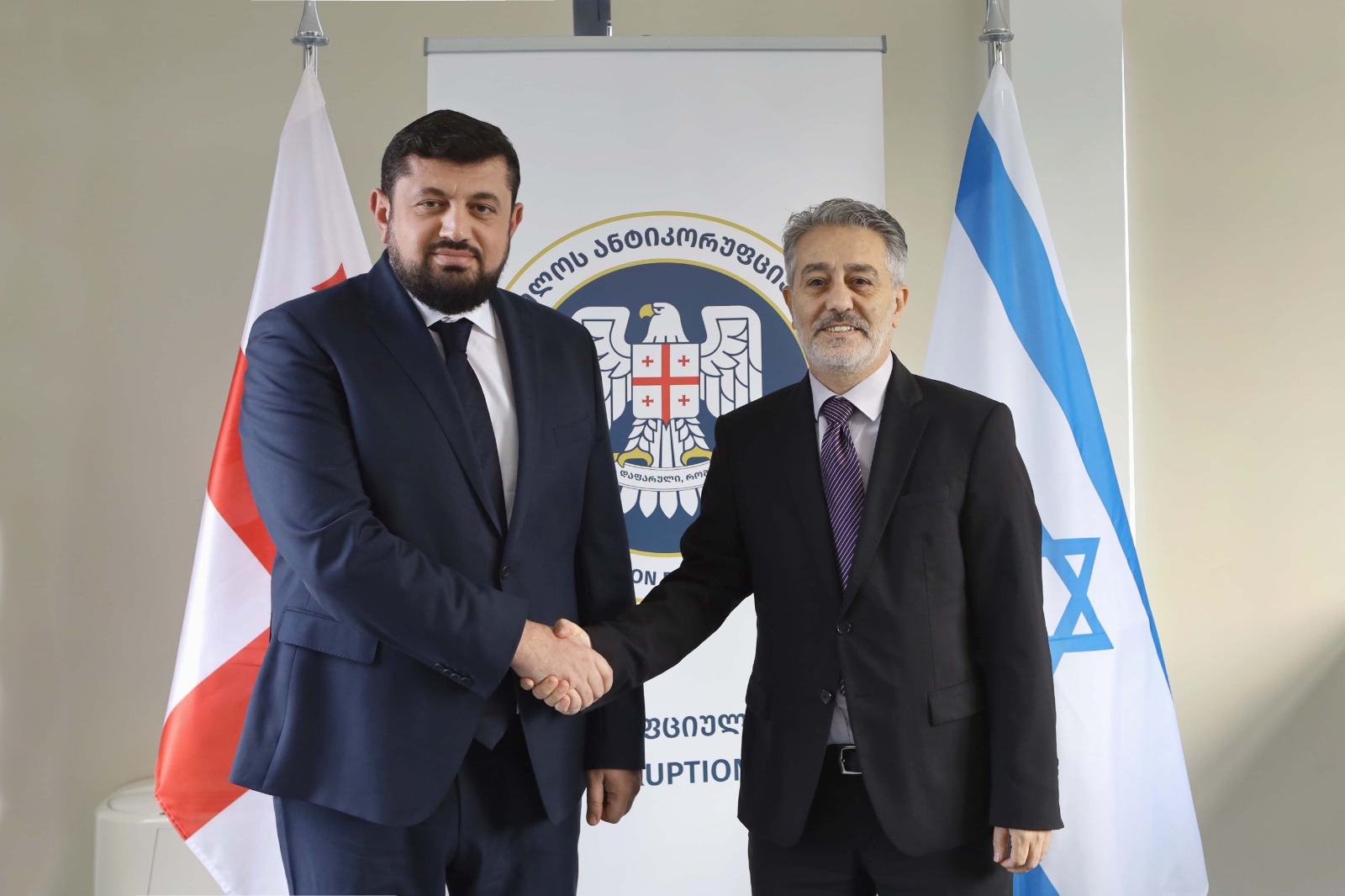 27 ოქტომბერს, საქართველოს ანტიკორუფციული ბიუროს უფროსი, რაჟდენ კუპრაშვილი ისრაელის ელჩს, ვალიდ აბუ-ჰაიას შეხვდა